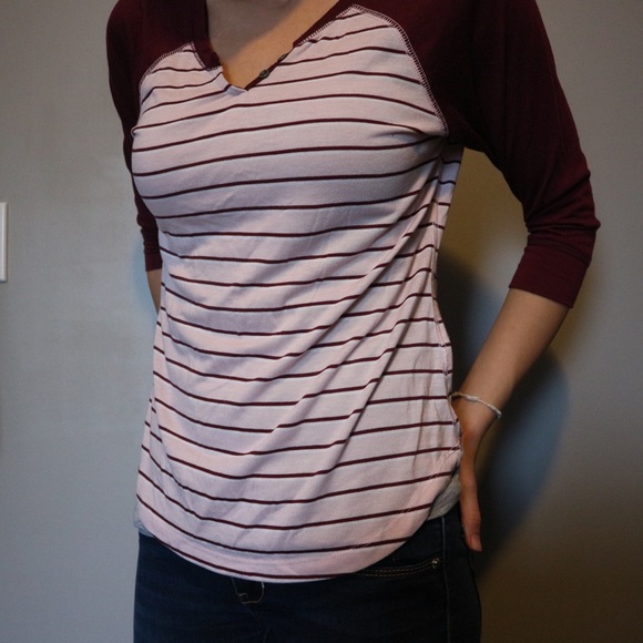 Woman’s Baseball style Tee. - Picture 5 of 7
